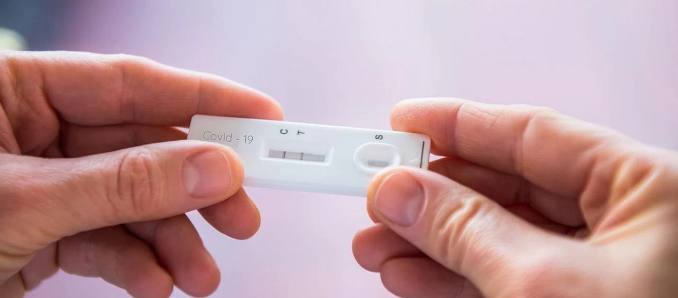 Γαλλία: Ξεκινά από σήμερα η πώληση των self test στα σούπερ μάρκετ